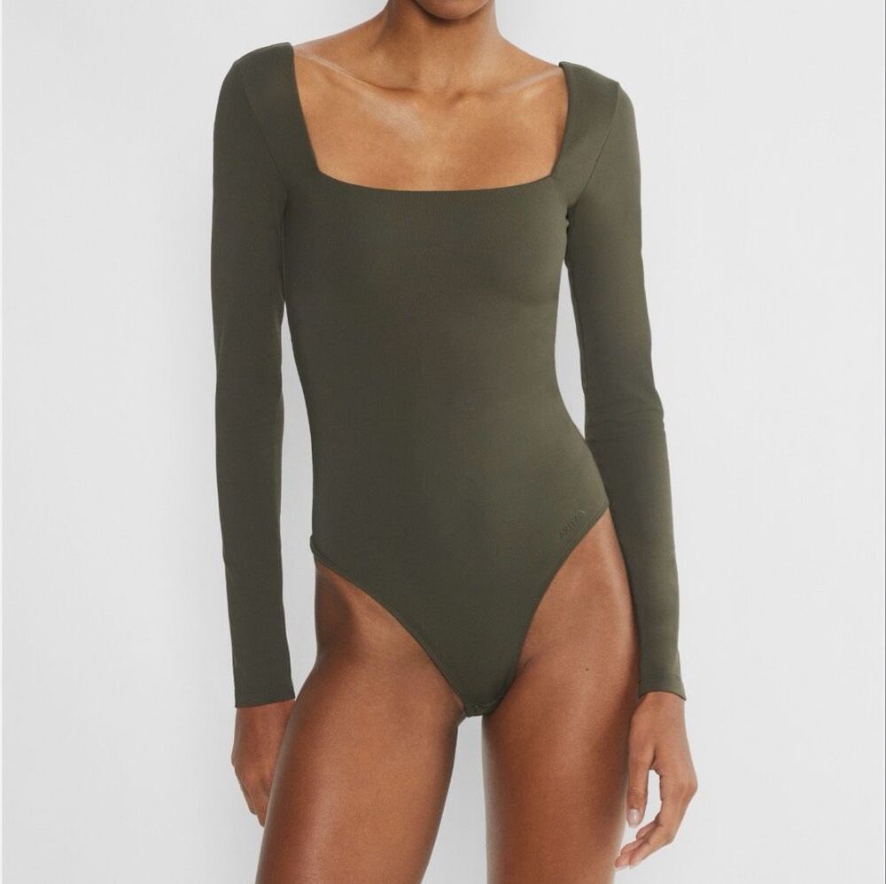Aritzia Babaton Contour Headway Square Neck Bodysuit long sleeve olive green XS